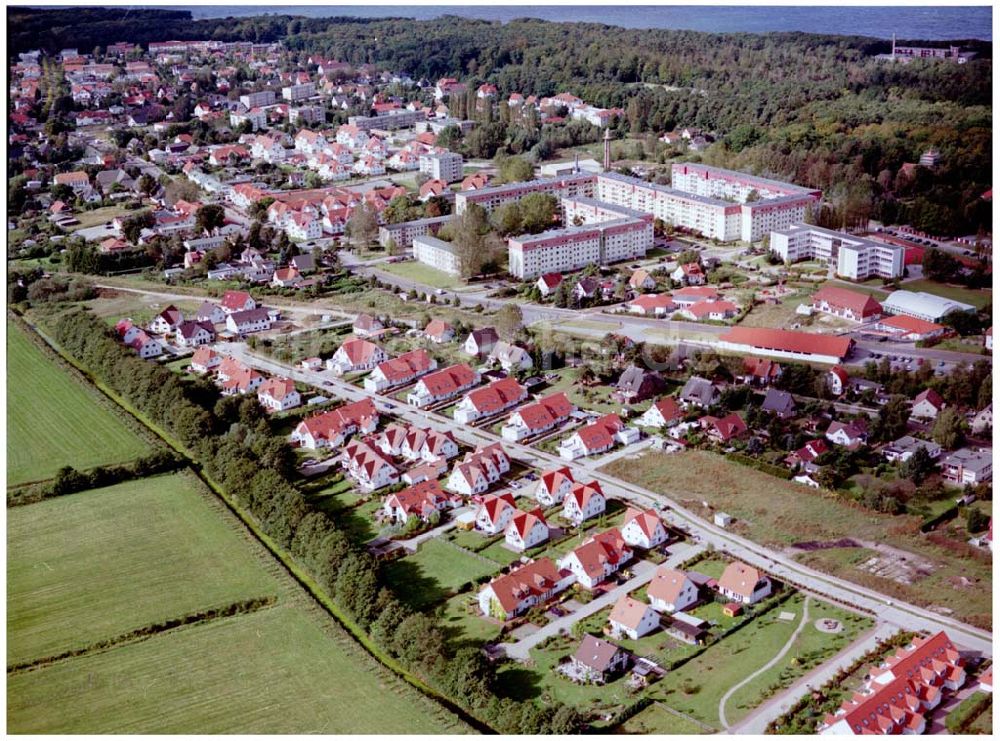 Graal-Müritz / Mecklenburg Vorpommern aus der Vogelperspektive: Wohnneubaugebiet der HAWO KG in Graal - Müritz Mecklenburg Vorpommern / 27.09.02