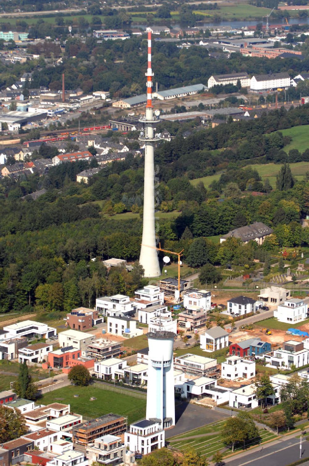 Luftbild TRIER - Wohnneubaugebiet Petrisberg von Trier mit dem Fernmeldeturm und dem Wasserturm