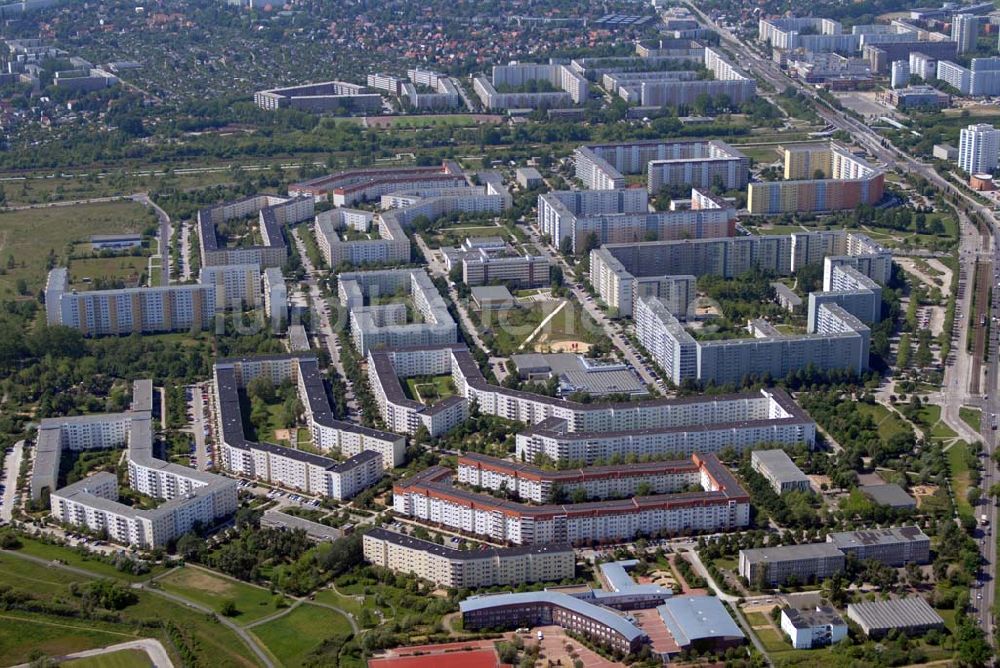 Luftaufnahme Berlin - Wohnneubaugebiet an der Wartiner Straße, Vincent-van-Gogh-Straße und Falkenberger Chaussee in Berlin-Hohenschönhausen