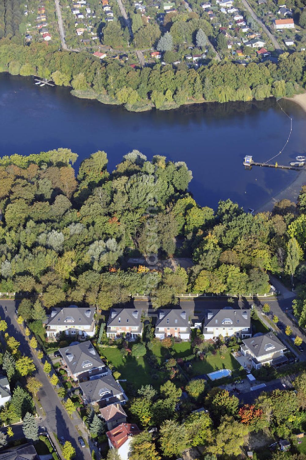 Berlin von oben - Wohnneubaugebiet Wohnpark am Orankesee Berlin Weißensee