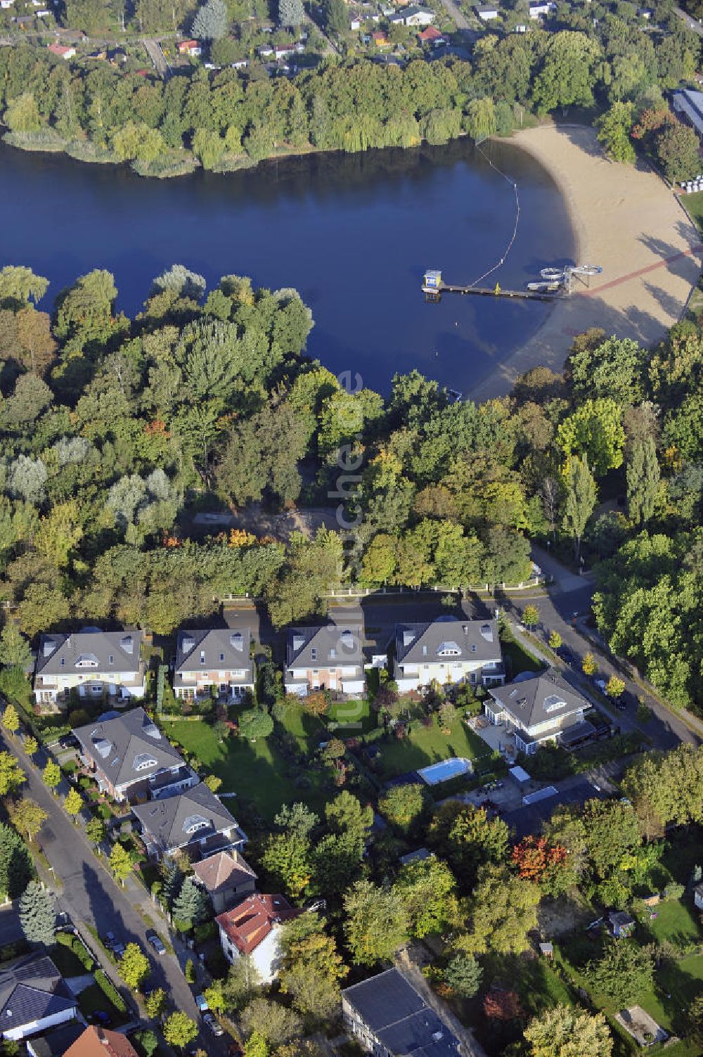 Berlin von oben - Wohnneubaugebiet Wohnpark am Orankesee Berlin Weißensee