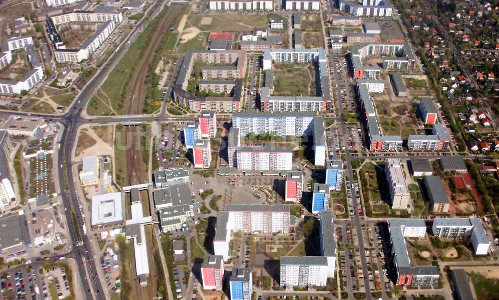 Berlin von oben - Wohnneubausiedlung in Berlin - Hellersdorf an der Grenze zum Stadteilbereich Mahlsdorf