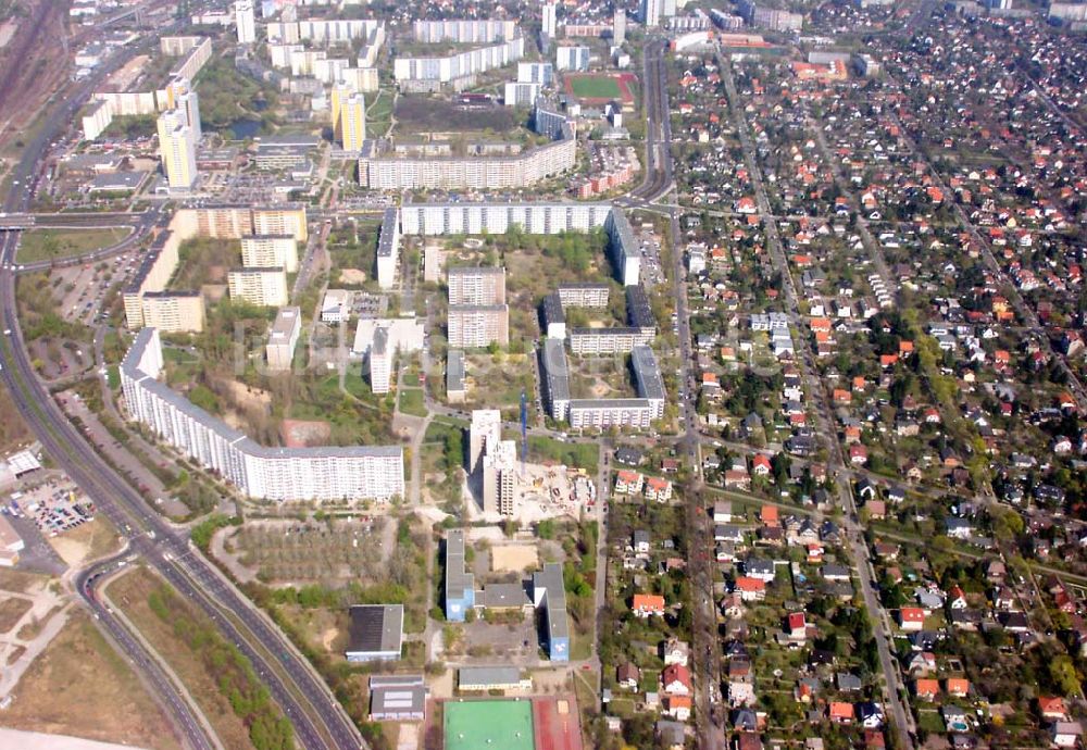 Luftaufnahme Berlin - Wohnneubausiedlung in Berlin - Hellersdorf an der Grenze zum Stadteilbereich Mahlsdorf