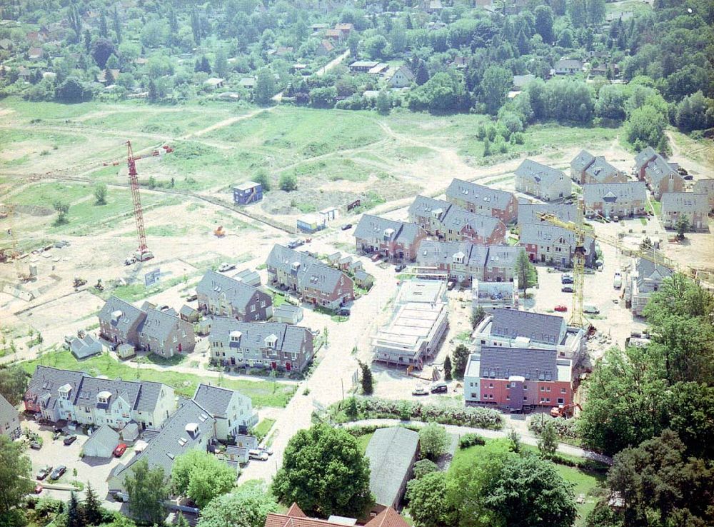 Borgsdorf / Brandenburg von oben - Wohnneubausiedlung der Fa. Kondor Wessels Nord am Dornbuschweg in 16556 Borgsdorf / Brandenburg. Tel.: 03303-524100