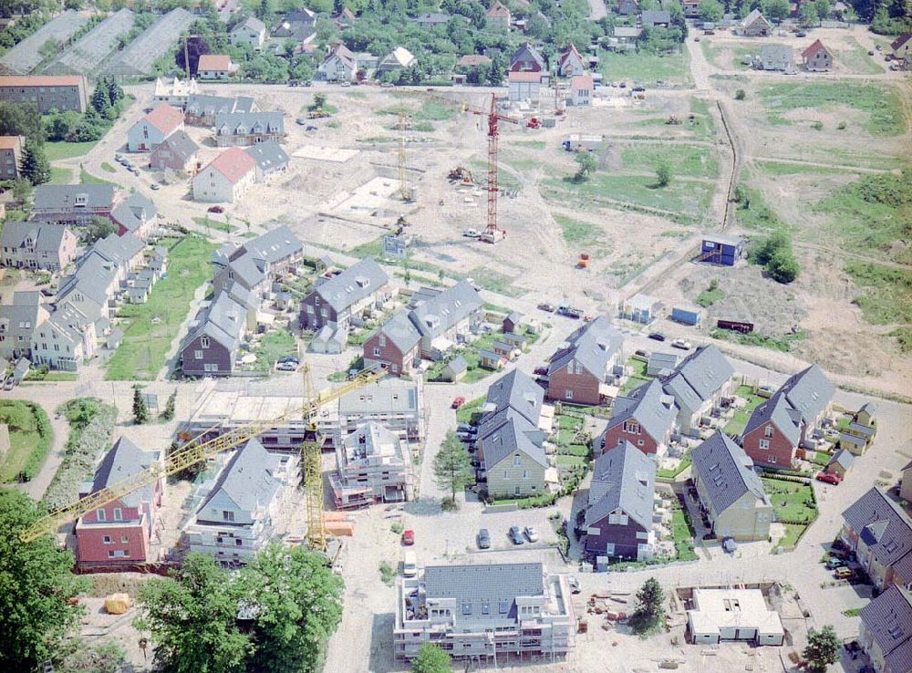 Borgsdorf / Brandenburg aus der Vogelperspektive: Wohnneubausiedlung der Fa. Kondor Wessels Nord am Dornbuschweg in 16556 Borgsdorf / Brandenburg. Tel.: 03303-524100