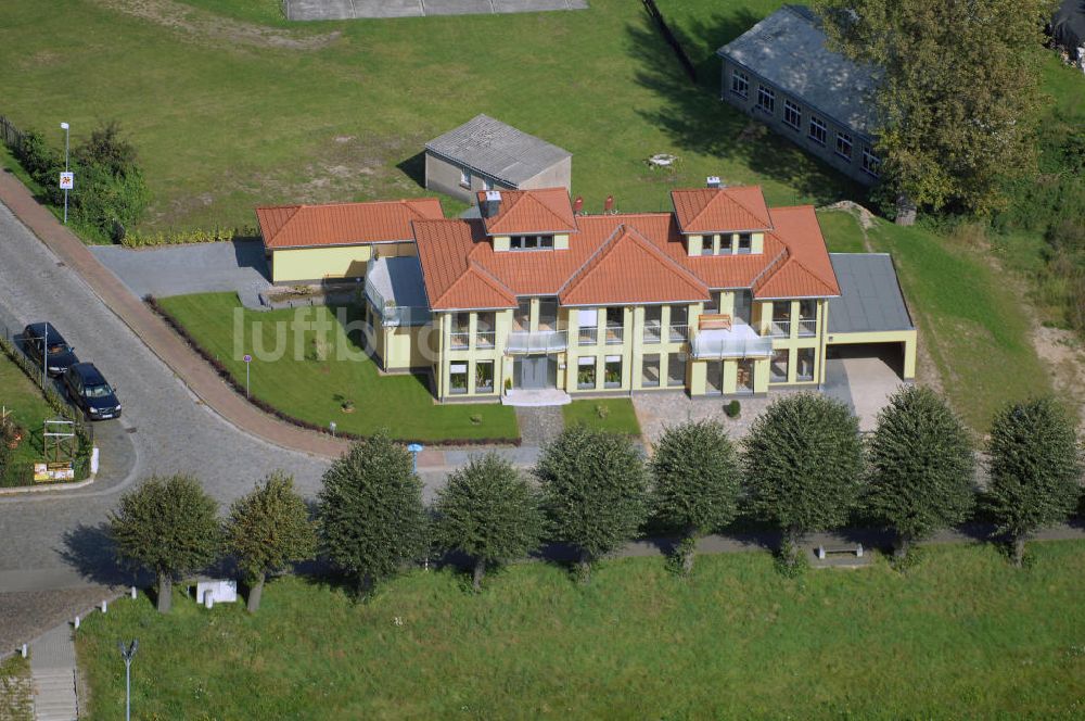 WITTENBERGE von oben - Wohnneubauten an der Wahrenberger Strasse in Wittenberge am Elbufer