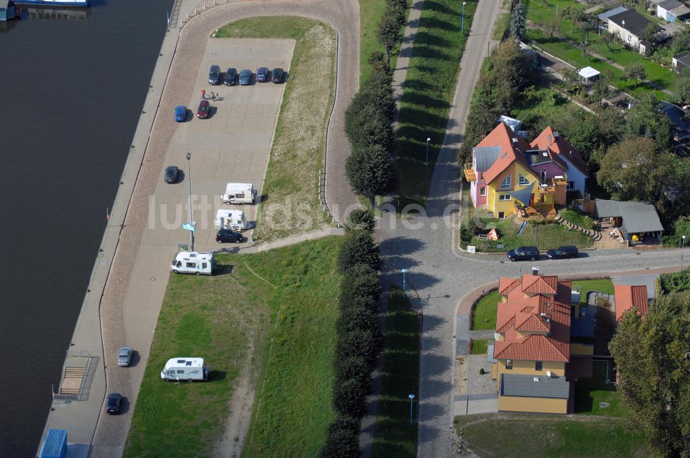 WITTENBERGE von oben - Wohnneubauten an der Wahrenberger Strasse in Wittenberge am Elbufer