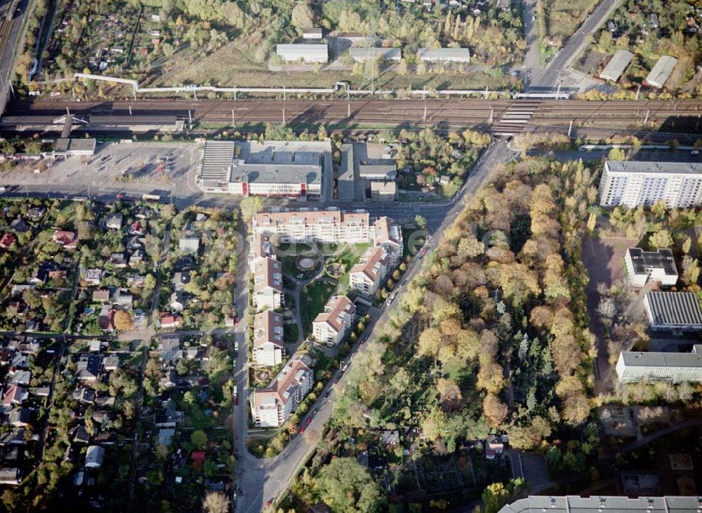 Luftbild Berlin - Lichtenberg - Wohnpark der Bayerischen Hausbau am S-Bahnhof Friedrichsfelde-Ost in Berlin - Lichtenberg.