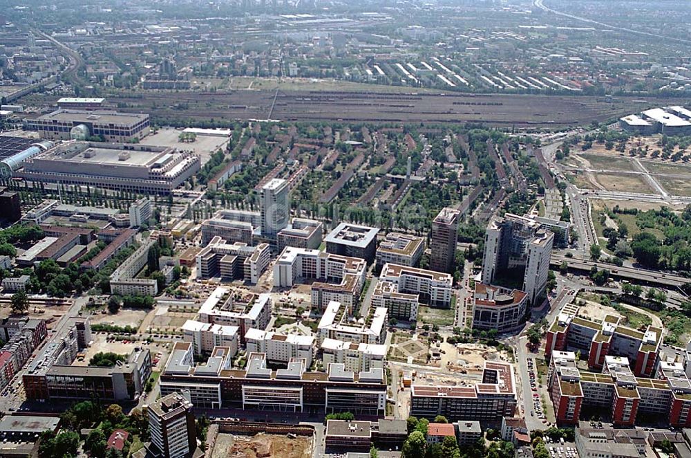 Luftbild Frankfurt (Hessen) - Wohnpark der HVB- Immobilien Ag an der Theodor-Heuss-Allee in Frankfurt (Hessen). 01.08.2003