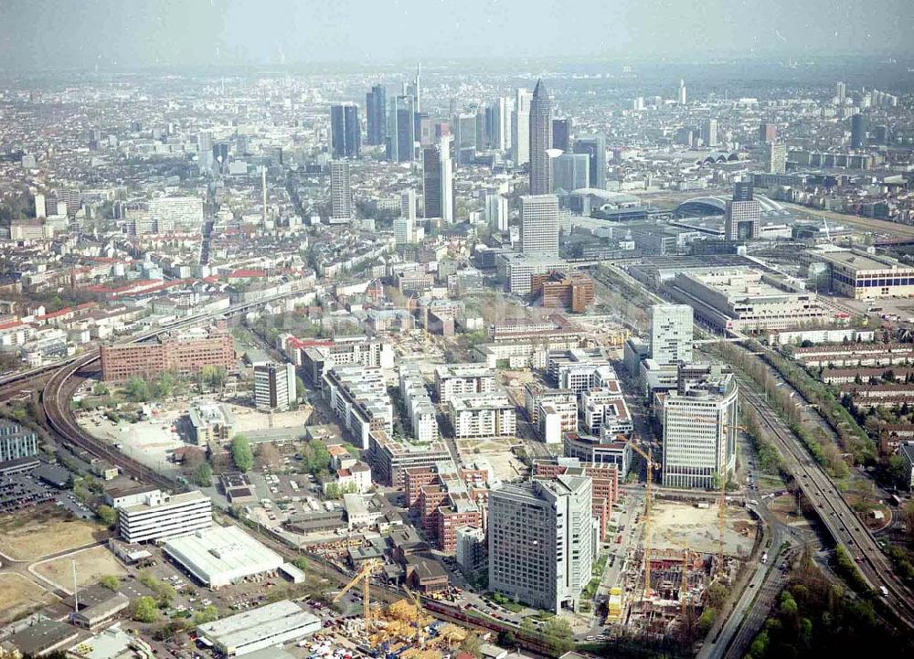 Luftbild Frankfurt am Main (Hessen) - Wohnpark der HVB- Immobilien Ag an der Theodor-Heuss-Allee in Frankfurt (Hessen). 14.05.2004