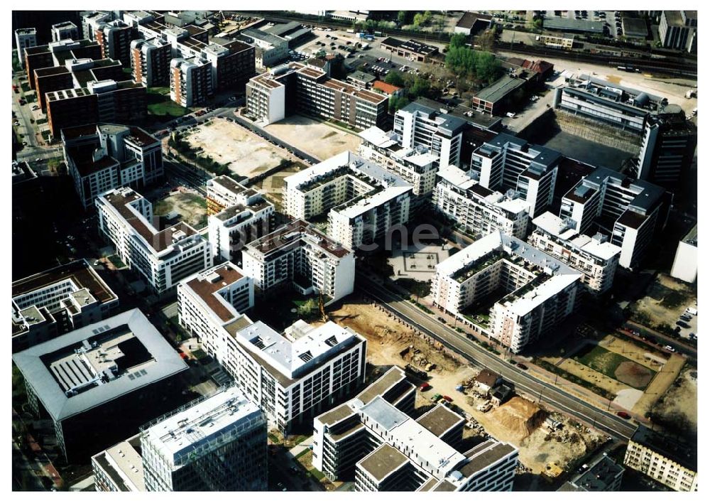 Frankfurt am Main (Hessen) von oben - Wohnpark der HVB- Immobilien Ag an der Theodor-Heuss-Allee in Frankfurt (Hessen). 14.05.2004