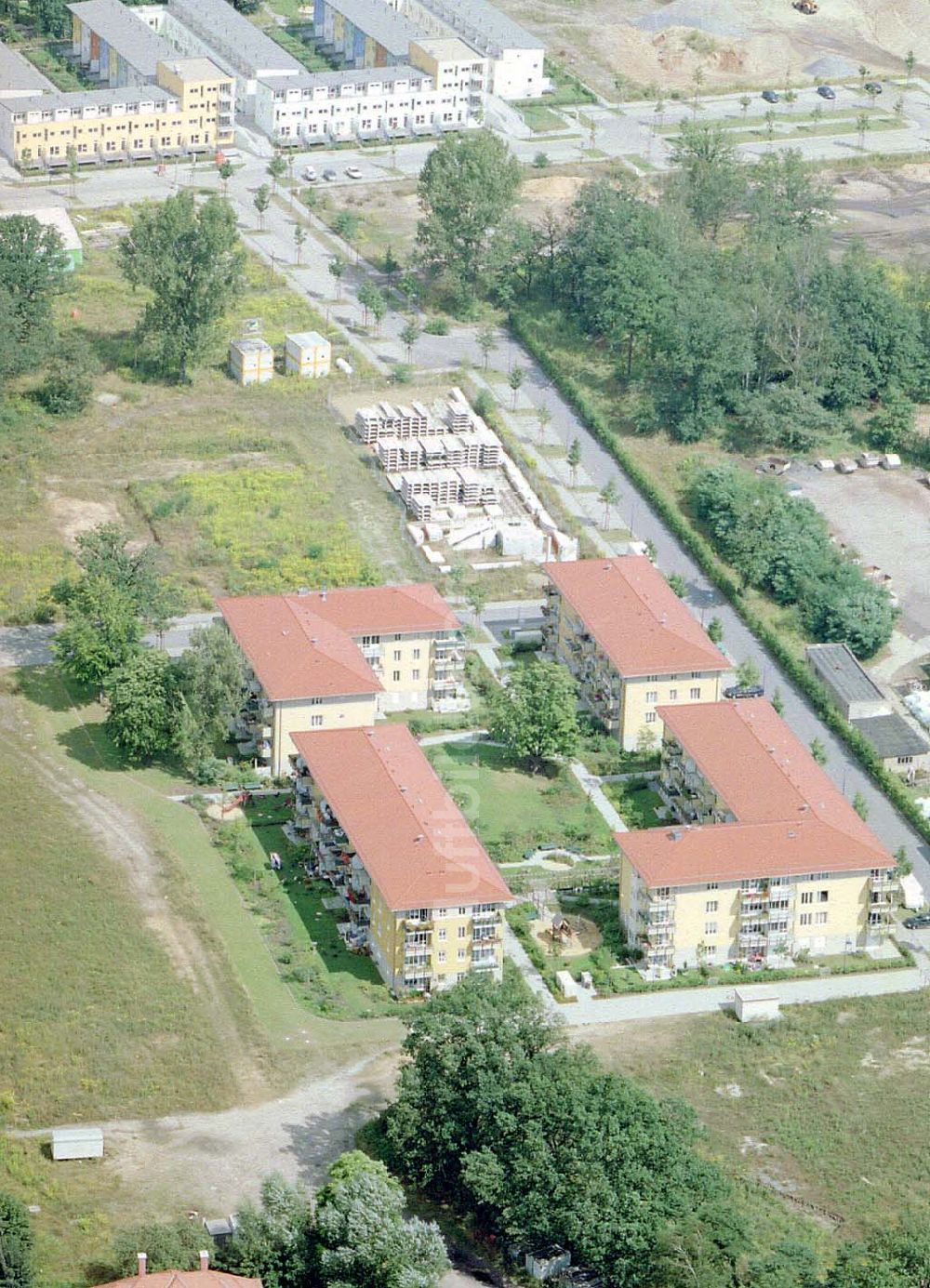 Dresden - Klotsche aus der Vogelperspektive: Wohnpark Am Königswald an der Königsbrücker Landstraße in Dresden-Klotsche.