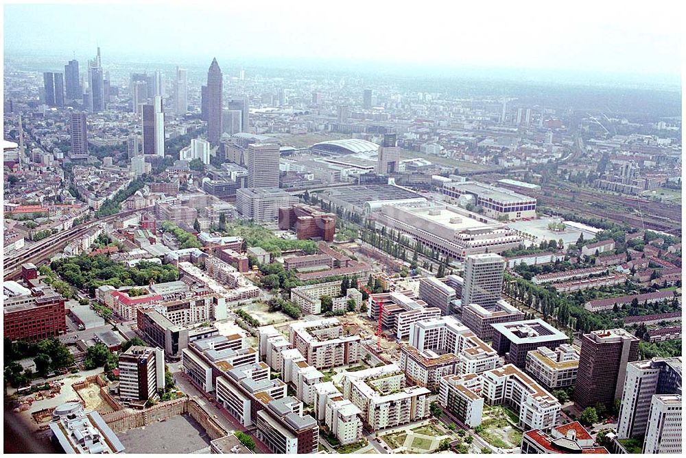 Luftaufnahme Frankfurt - Wohnpark Theodor-Heuss-Allee in Frankfurt (Hessen)