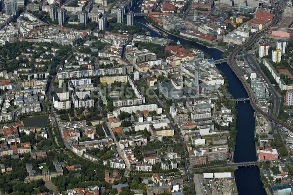 Berlin von oben - Wohnquartier nördliche Köpenicker Straße in Berlin