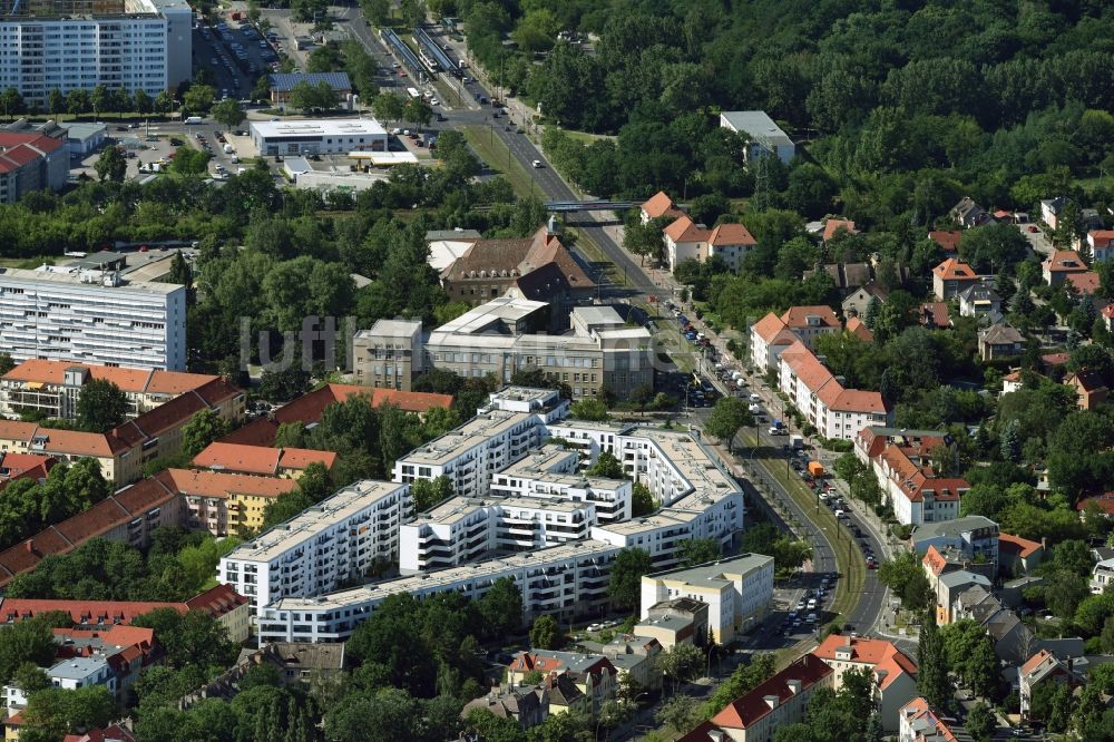 Berlin von oben - Wohnquartiers Treskow-Höfe im Ortsteil Karlshorst in Berlin