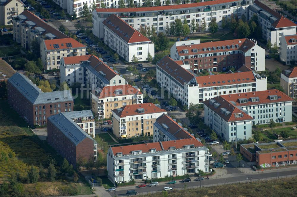 Berlin von oben - Wohnsiedlung Berlin Karow-Nord südlich der Autobahn A10 / E65