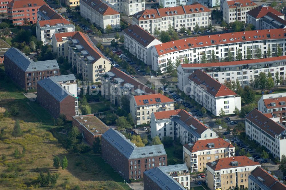 Berlin aus der Vogelperspektive: Wohnsiedlung Berlin Karow-Nord südlich der Autobahn A10 / E65