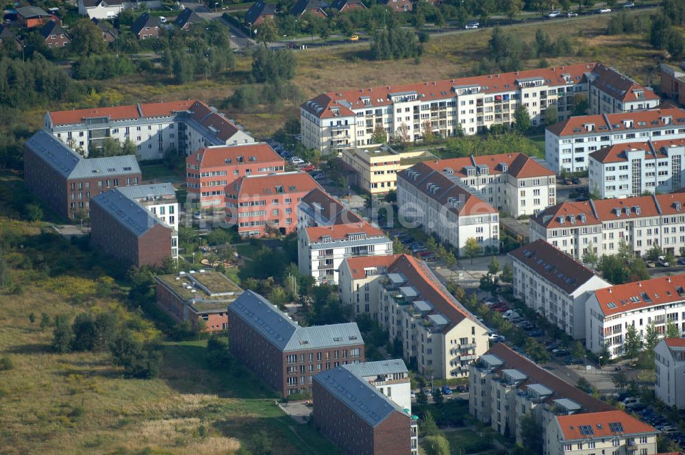 Luftbild Berlin - Wohnsiedlung Berlin Karow-Nord südlich der Autobahn A10 / E65