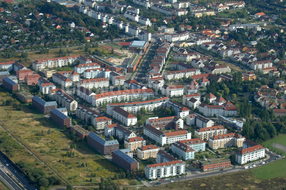 Berlin von oben - Wohnsiedlung Berlin Karow-Nord südlich der Autobahn A10 / E65