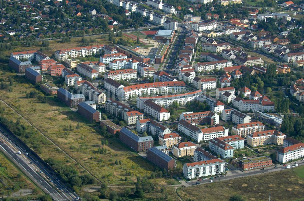 Berlin aus der Vogelperspektive: Wohnsiedlung Berlin Karow-Nord südlich der Autobahn A10 / E65