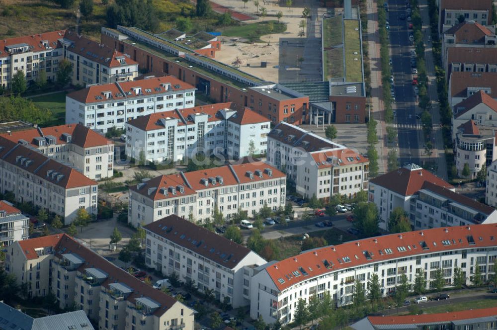 Luftaufnahme Berlin - Wohnsiedlung Berlin Karow-Nord südlich der Autobahn A10 / E65