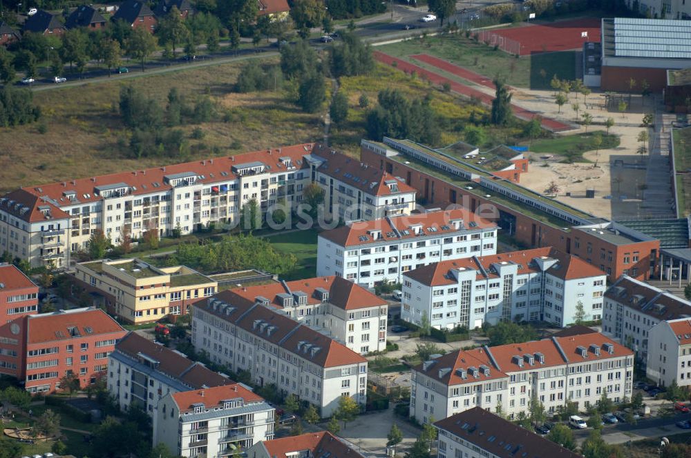 Berlin von oben - Wohnsiedlung Berlin Karow-Nord südlich der Autobahn A10 / E65