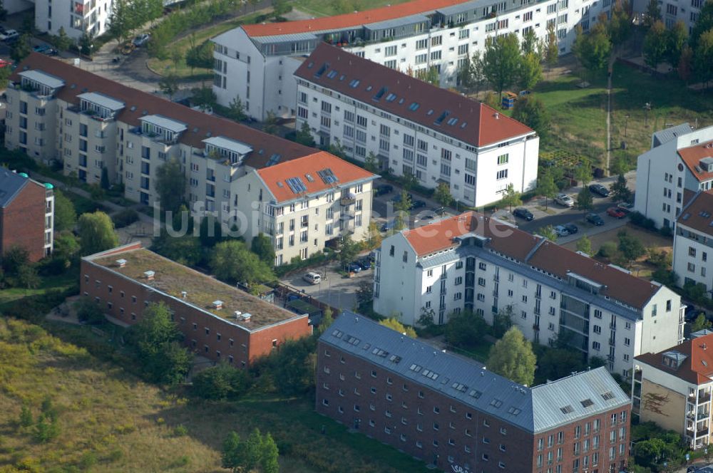 Berlin von oben - Wohnsiedlung Berlin Karow-Nord südlich der Autobahn A10 / E65