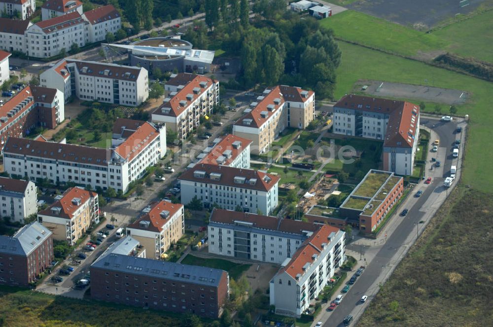 Berlin aus der Vogelperspektive: Wohnsiedlung Berlin Karow-Nord südlich der Autobahn A10 / E65