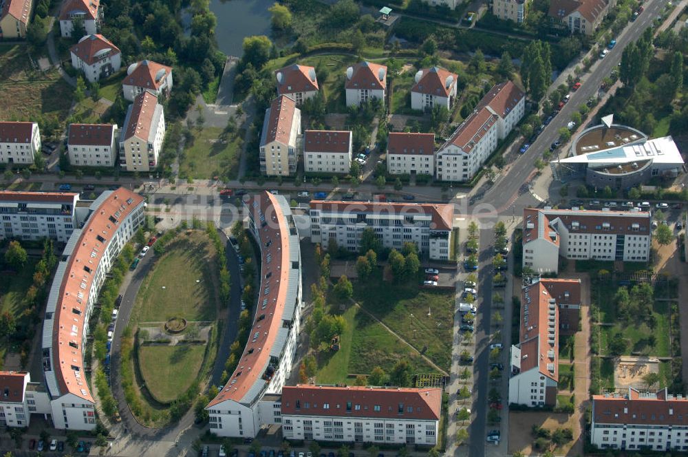 Luftaufnahme Berlin - Wohnsiedlung Berlin Karow-Nord südlich der Autobahn A10 / E65