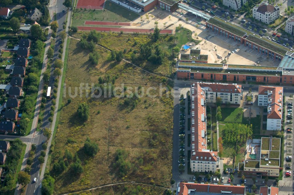 Luftbild Berlin - Wohnsiedlung Berlin Karow-Nord südlich der Autobahn A10 / E65