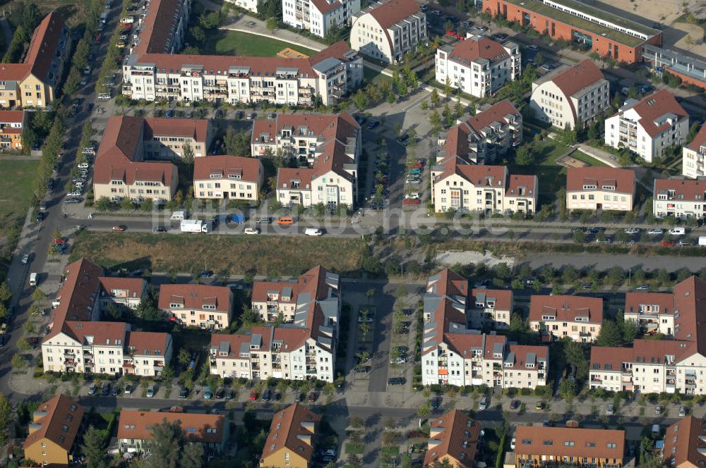 Berlin aus der Vogelperspektive: Wohnsiedlung Berlin Karow-Nord südlich der Autobahn A10 / E65