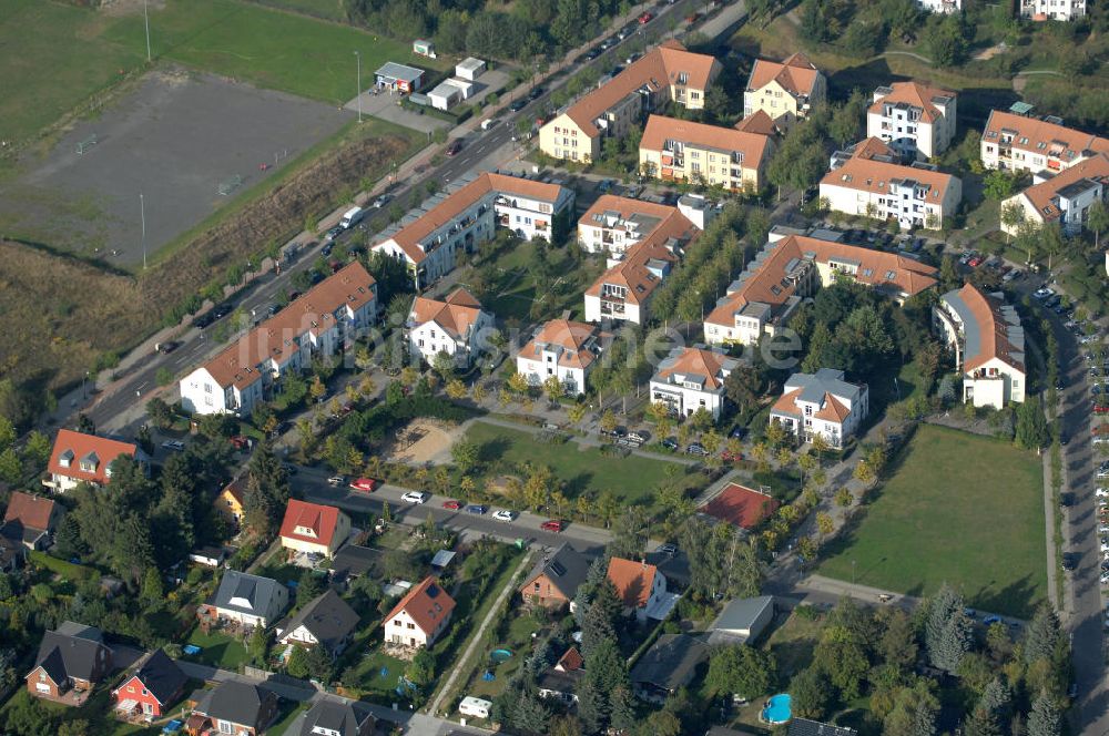 Berlin von oben - Wohnsiedlung Berlin Karow-Nord südlich der Autobahn A10 / E65