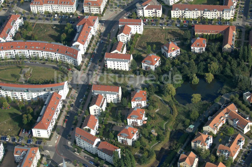 Luftaufnahme Berlin - Wohnsiedlung Berlin Karow-Nord südlich der Autobahn A10 / E65