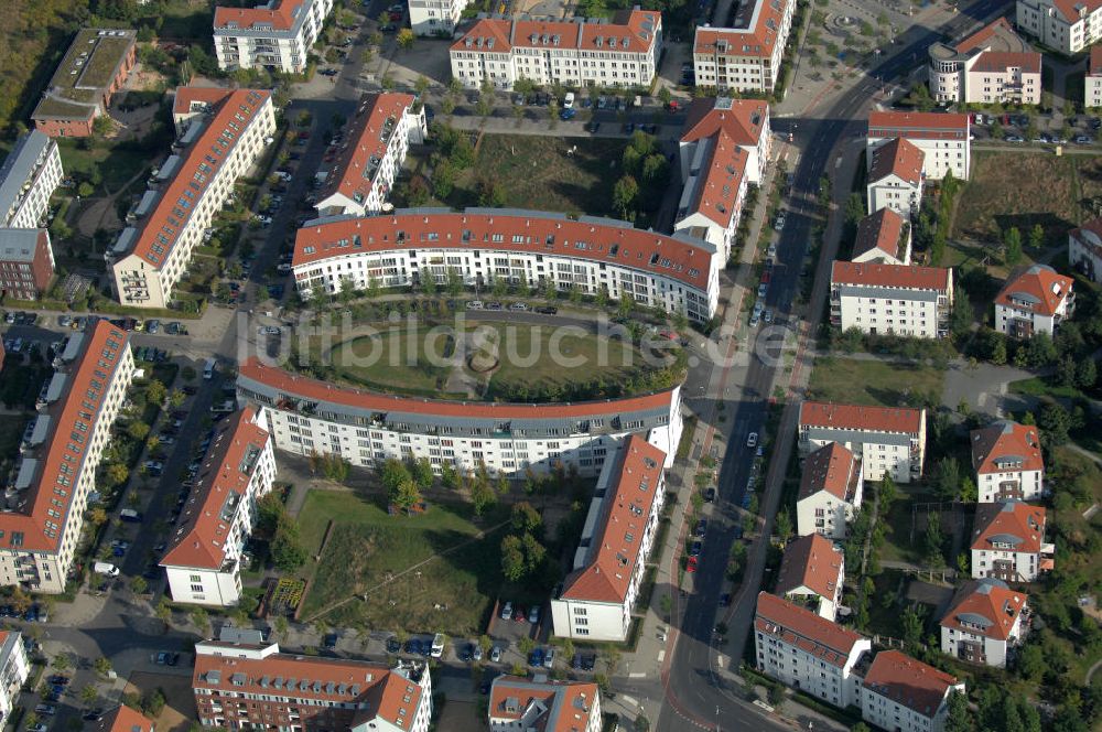 Berlin von oben - Wohnsiedlung Berlin Karow-Nord südlich der Autobahn A10 / E65