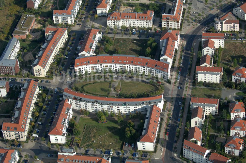 Berlin aus der Vogelperspektive: Wohnsiedlung Berlin Karow-Nord südlich der Autobahn A10 / E65