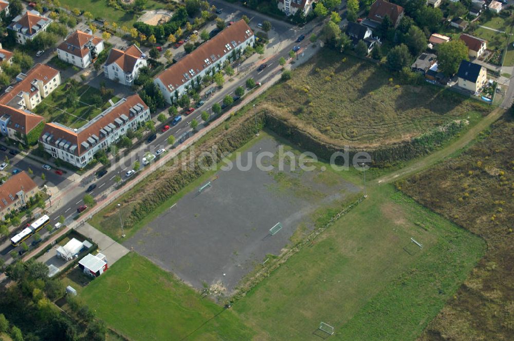 Luftaufnahme Berlin - Wohnsiedlung Berlin Karow-Nord südlich der Autobahn A10 / E65