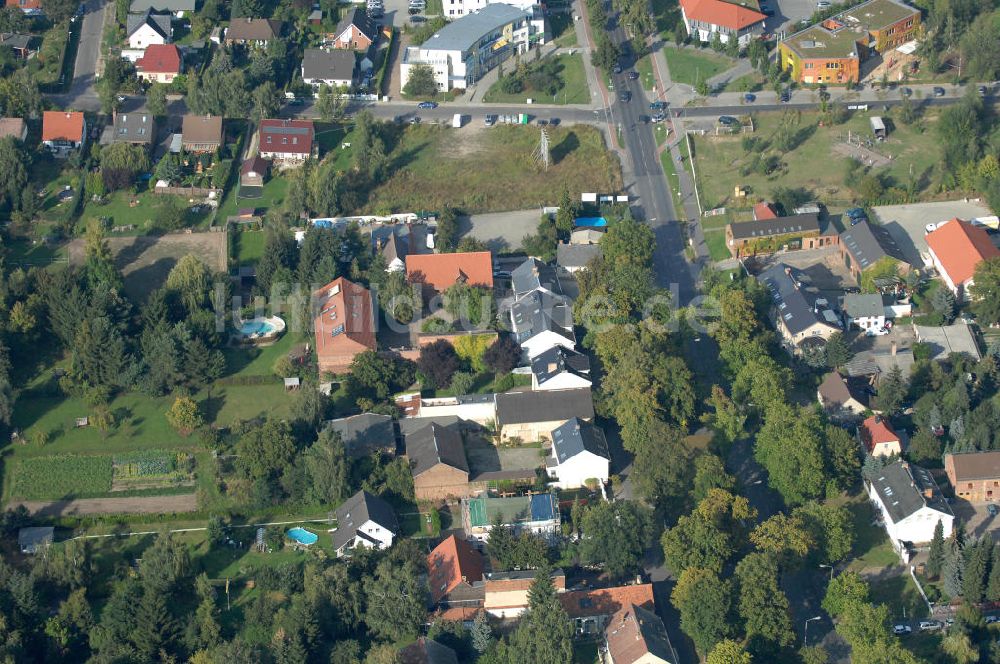 Berlin aus der Vogelperspektive: Wohnsiedlung Berlin-Karow südlich der Autobahn A10 / E65