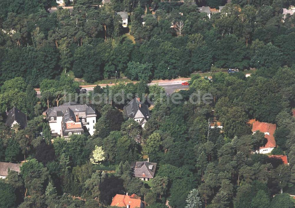 Luftbild Berlin-Dahlem - Wohnsiedlung an der Cloayallee/ Max-Eyght-Straße in Berlin-Dahlem.