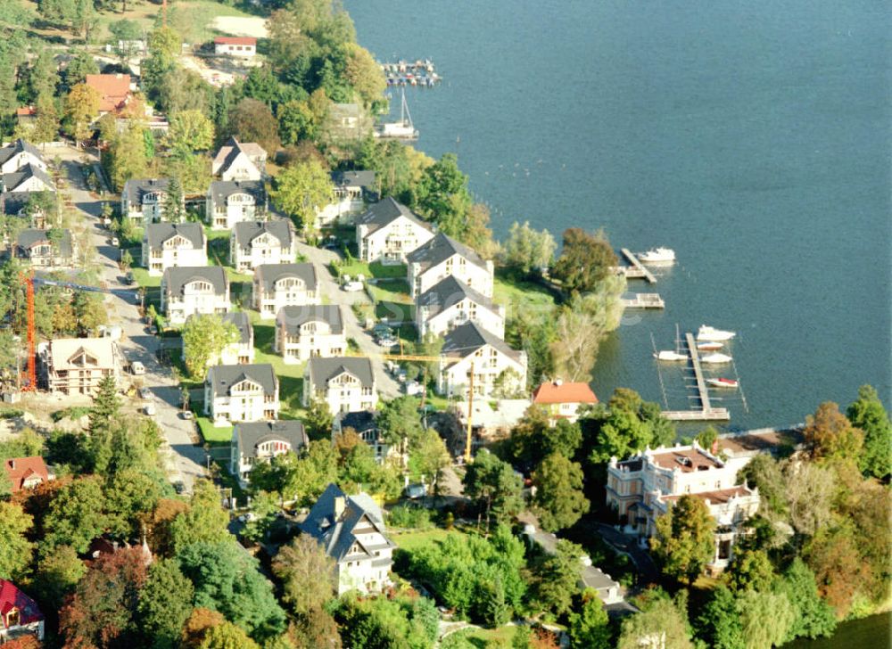 Luftbild Brandenburg / Zeuthen - Wohnsiedlung der EDR GmbH auf dem Gelände des ehem. DDR-Diplomatenclubs am Zeuthener See 10.10.2002