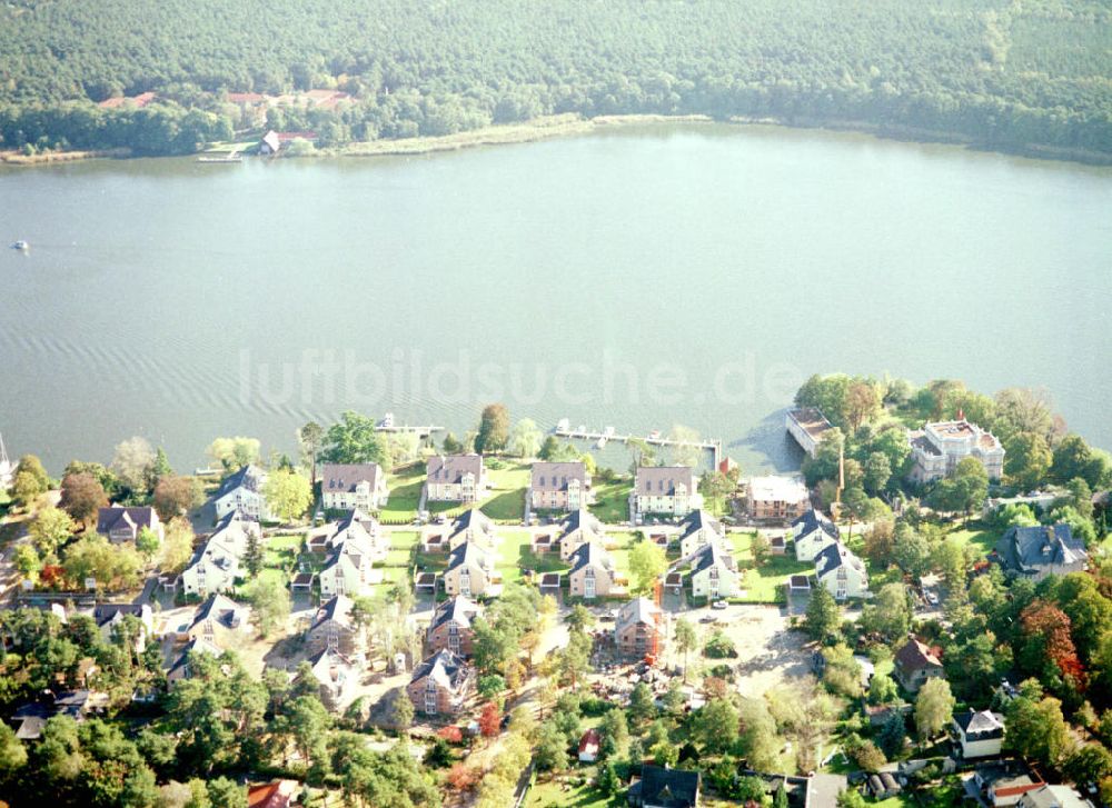 Brandenburg / Zeuthen von oben - Wohnsiedlung der EDR GmbH auf dem Gelände des ehem. DDR-Diplomatenclubs am Zeuthener See 10.10.2002