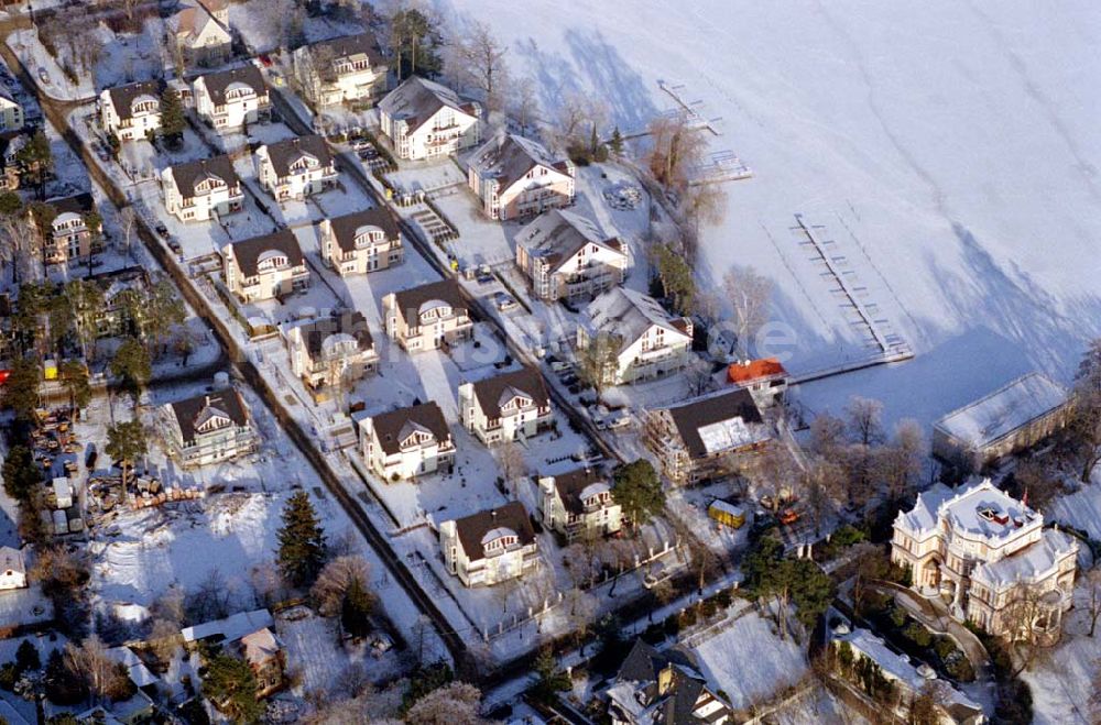 Luftbild Zeuthen / Brandenburg - Wohnsiedlung der EDR GmbH auf dem Gelände des ehem. DDR-Diplomatenclubs am Zeuthener See.