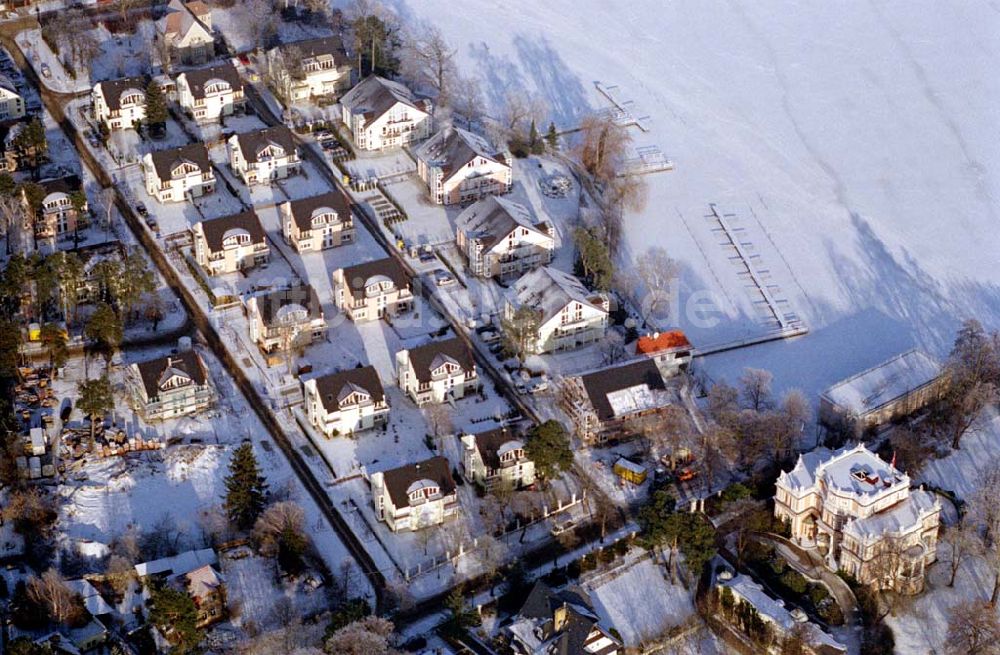 Luftaufnahme Zeuthen / Brandenburg - Wohnsiedlung der EDR GmbH auf dem Gelände des ehem. DDR-Diplomatenclubs am Zeuthener See.