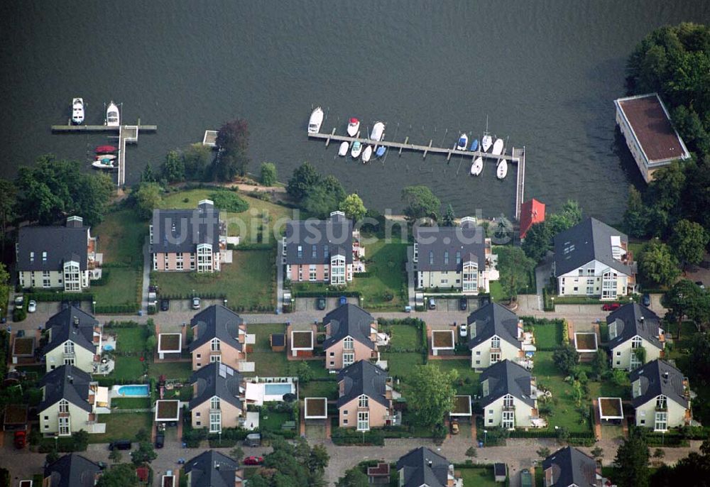 Zeuthen aus der Vogelperspektive: Wohnsiedlung der EDR GmbH am Zeuthener See - Zeuthen (Brandenburg)