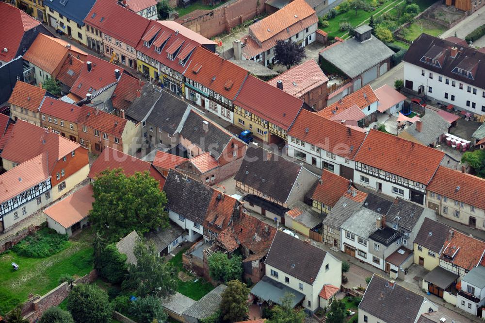 Kelbra aus der Vogelperspektive: Wohnsiedlung aus Fachwerkhäusern in der Innenstadt von Kelbra in Sachsen-Anhalt