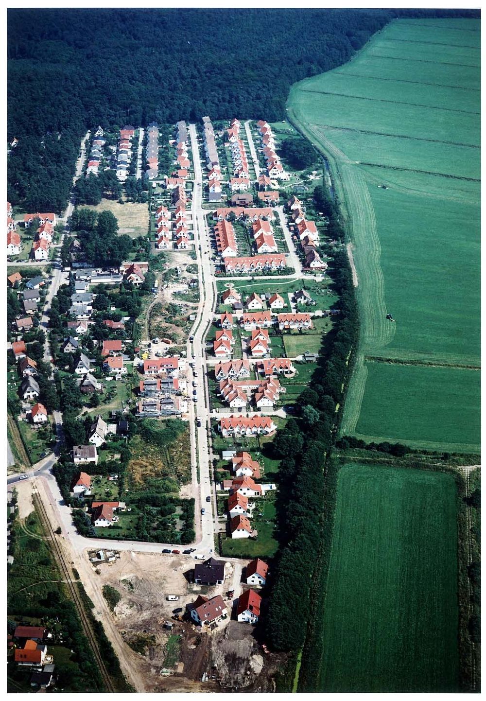 Graal Müritz von oben - Wohnsiedlung der HAWO GmbH im Seeheilbad Graal-Müritz in Mecklenburg - Vorpommern.