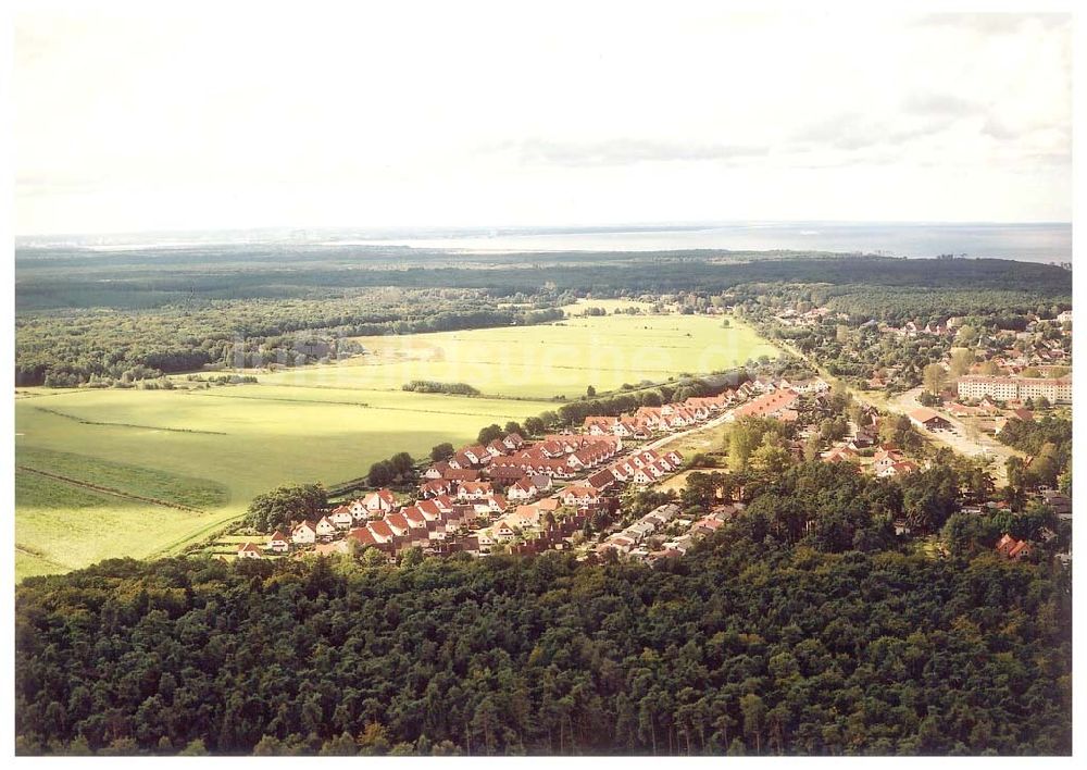 Graal-Müritz / Mecklenburg Vorpommern aus der Vogelperspektive: Wohnsiedlung der HAWO KG in Graal - Müritz Mecklenburg Vorpommern / 27.09.02