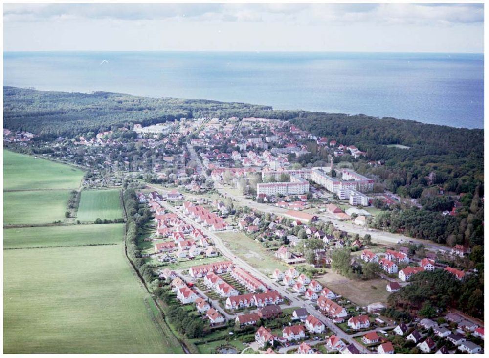 Graal-Müritz / Mecklenburg Vorpommern aus der Vogelperspektive: Wohnsiedlung der HAWO KG in Graal - Müritz Mecklenburg Vorpommern / 27.09.02