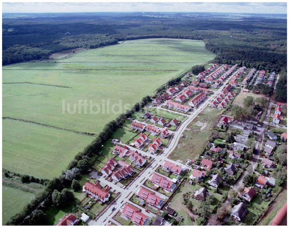 Graal-Müritz / Mecklenburg Vorpommern aus der Vogelperspektive: Wohnsiedlung der HAWO KG in Graal - Müritz Mecklenburg Vorpommern / 27.09.02