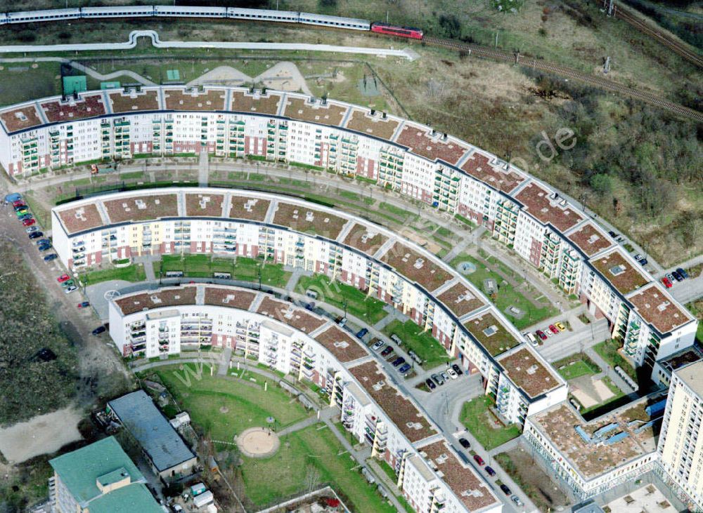 Berlin / Lichtenberg aus der Vogelperspektive: Wohnsiedlung in Lichtenberg am der B1