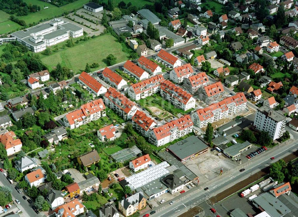 Oberursel / Hessen von oben - Wohnsiedlung der MÜBAU AG an der Lahnstraße in Oberursel (Nähe U-Bahnhof Lahnstraße).